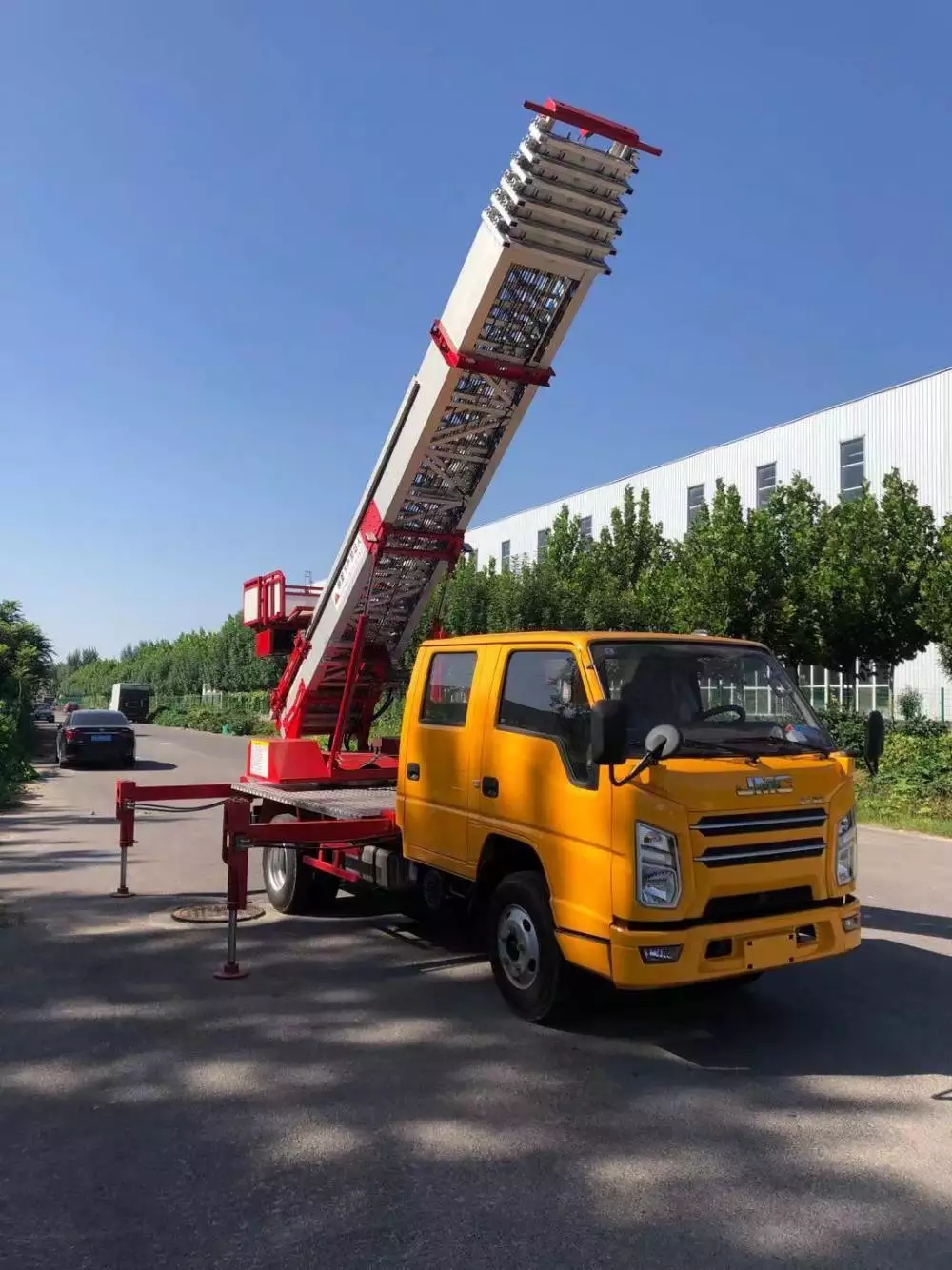 惠民附近的云梯车出租服务：轻松解决高空作业需求