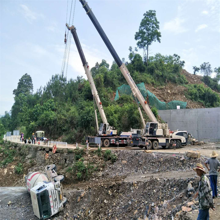 惠民汽车掉沟里叫吊车救援要多少钱