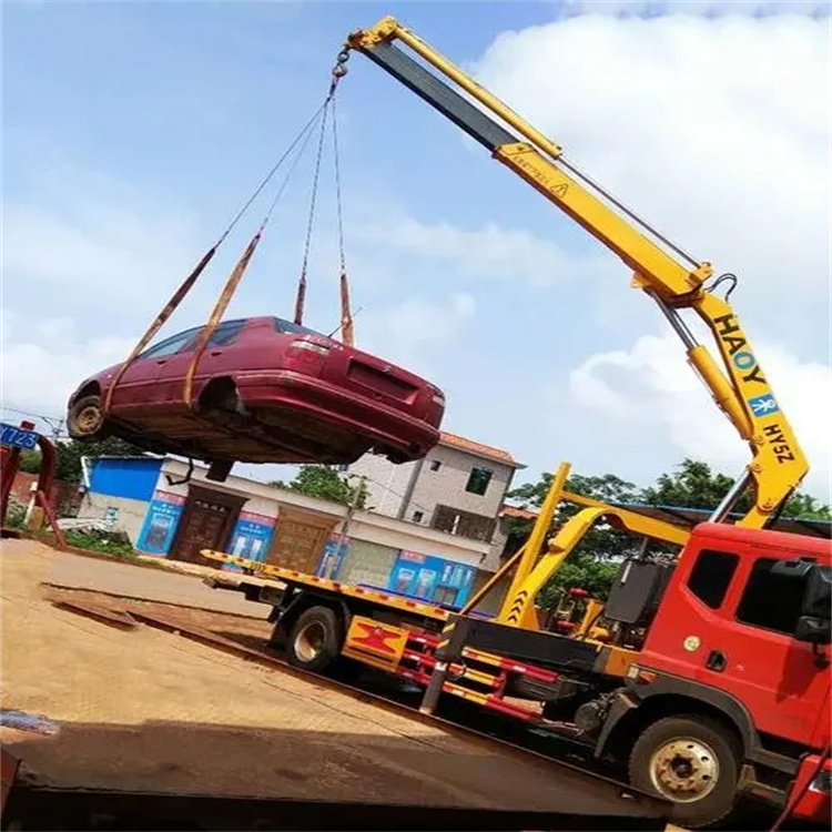 惠民吊车吊汽车的正确方法